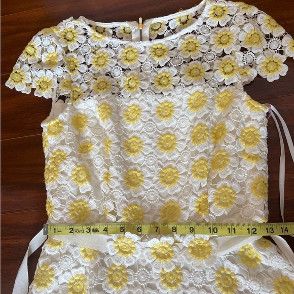 White and Yellow Flower Lace Dress Size 2 - Picture 8 of 10